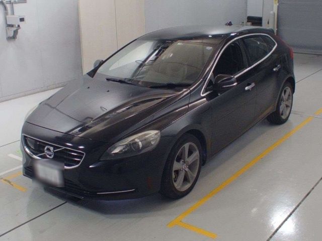 10188 Volvo V40 MB4164T 2013 г. (CAA Chubu)