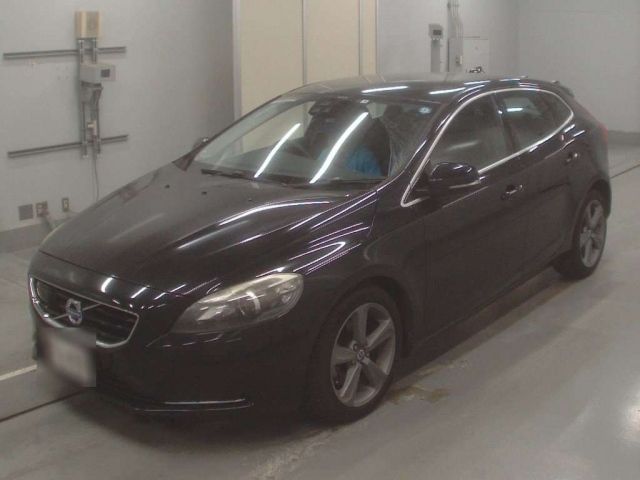 1069 Volvo V40 MB4164T 2013 г. (CAA Tokyo)