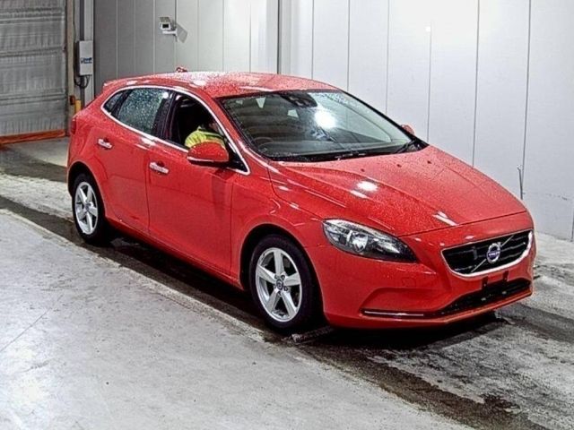 1102 Volvo V40 MB4164T 2013 г. (LAA Shikoku)