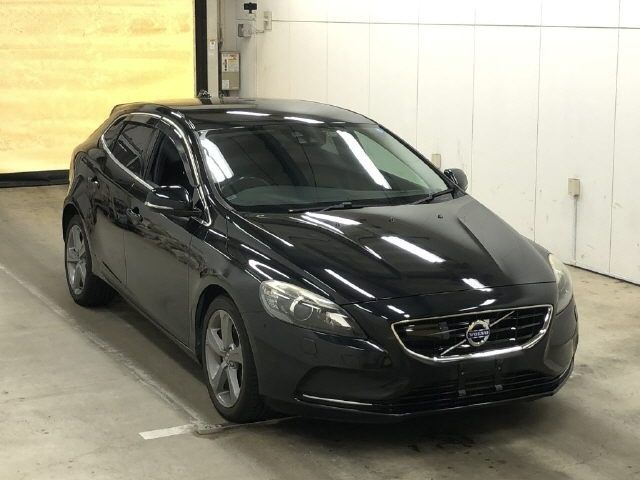 1179 Volvo V40 MB4164T 2014 г. (IAA Osaka)