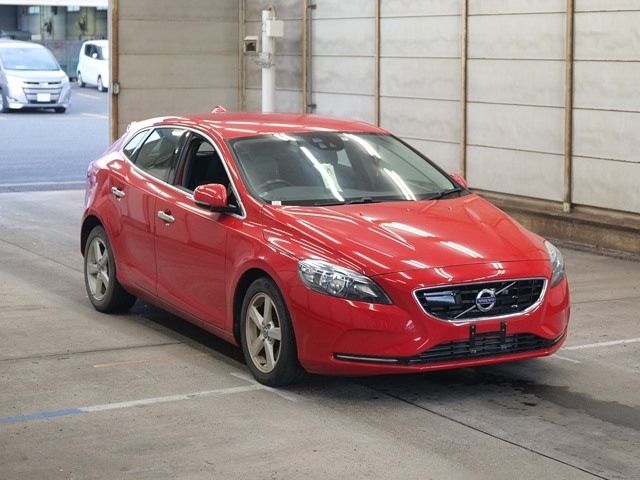 2799 Volvo V40 MB4164T 2014 г. (ARAI Bayside)