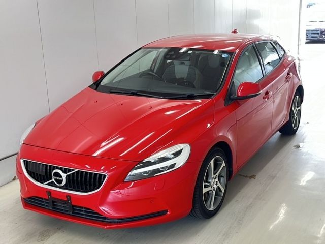 3064 Volvo V40 MB4154T 2016 г. (KCAA Yamaguchi)