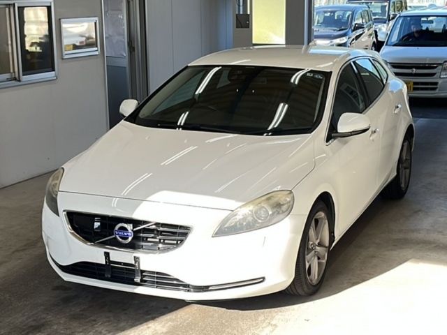 3332 Volvo V40 MB4164T 2013 г. (KCAA Minami Kyushu)