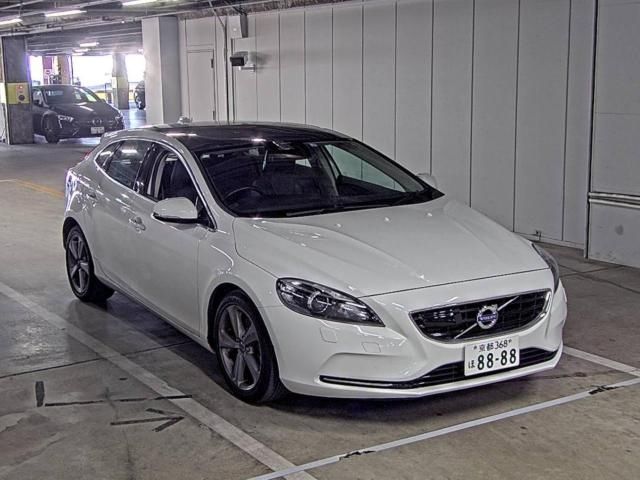 360 Volvo V40 MB4164T 2013 г. (ZIP Osaka)