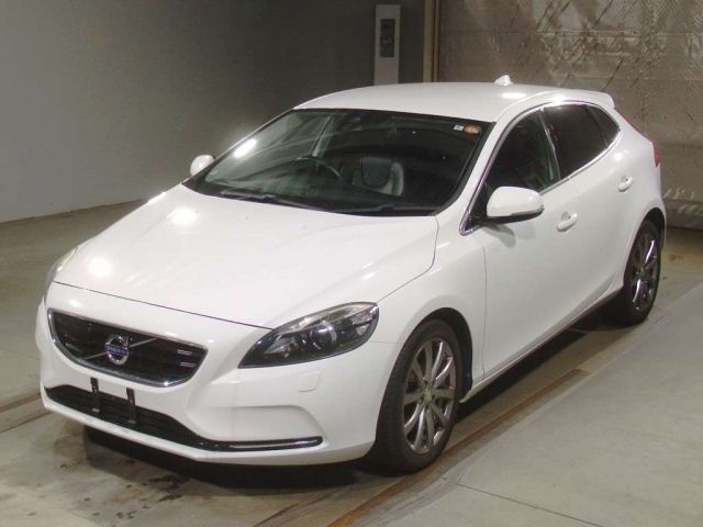 5009 Volvo V40 MB4164T 2014 г. (TAA Kinki)