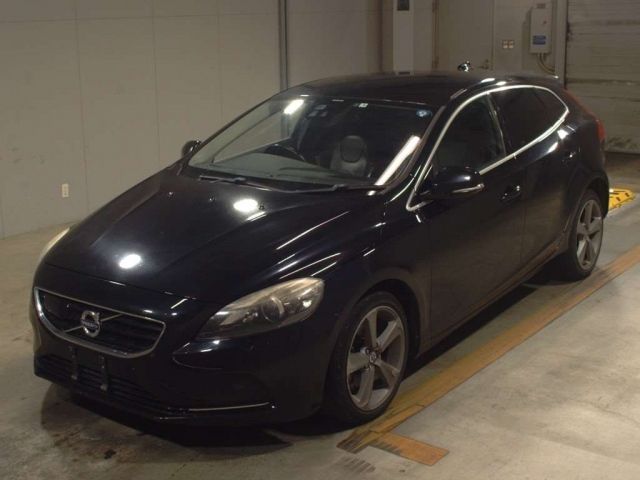 5025 Volvo V40 MB4164T 2013 г. (TAA Kyushu)