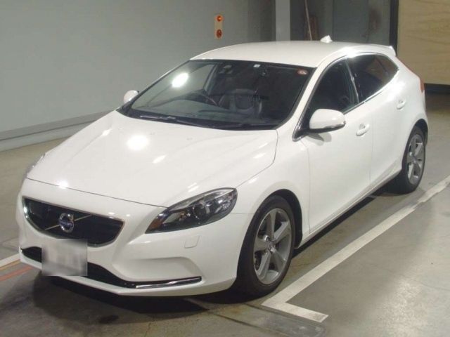 5048 Volvo V40 MB4164T 2014 г. (TAA Hiroshima)