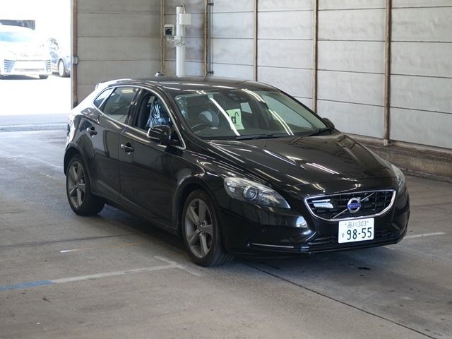 5512 Volvo V40 MB4164T 2013 г. (ARAI Bayside)