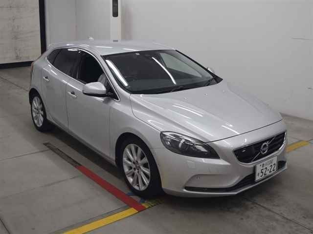 60004 Volvo V40 MB4164T 2015 г. (MIRIVE Osaka)