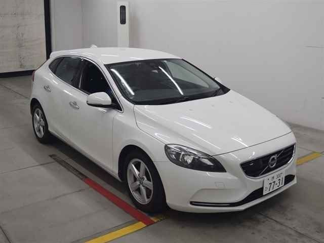 60065 Volvo V40 MB4164T 2014 г. (MIRIVE Osaka)