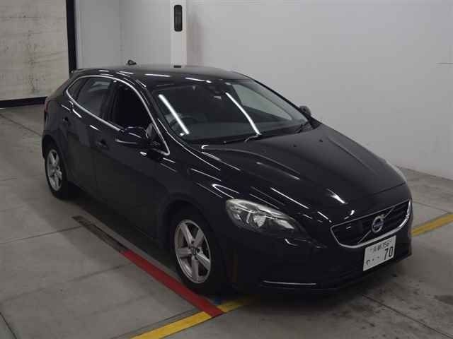 60131 Volvo V40 MB4164T 2015 г. (MIRIVE Osaka)