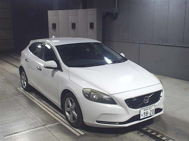 70076 Volvo V40 MB4164T 2014 г. (JU Gifu)