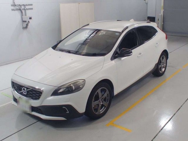 90316 Volvo V40 MB4164T 2014 г. (CAA Chubu)