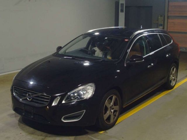 18335 Volvo V60 FB4164T 2013 г. (TAA Yokohama)