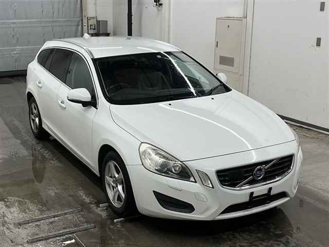 35071 Volvo V60 FB4164T 2013 г. (MIRIVE Saitama)