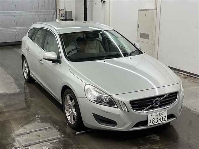 35112 Volvo V60 FB4164T 2013 г. (MIRIVE Saitama)