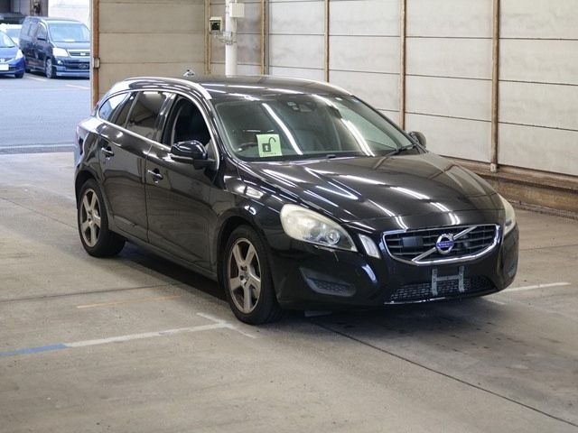 7013 Volvo V60 FB4164T 2012 г. (ARAI Bayside)