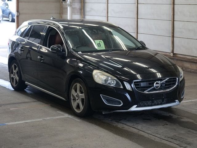 7066 Volvo V60 FB4164T 2011 г. (ARAI Bayside)