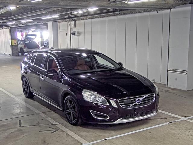 819 Volvo V60 FB4164T 2013 г. (ZIP Osaka)