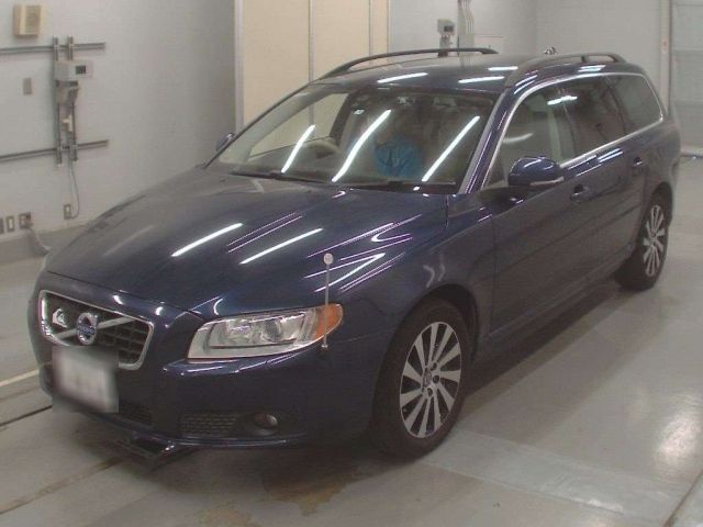 10008 Volvo V70 BB4164TW 2013 г. (CAA Tokyo)